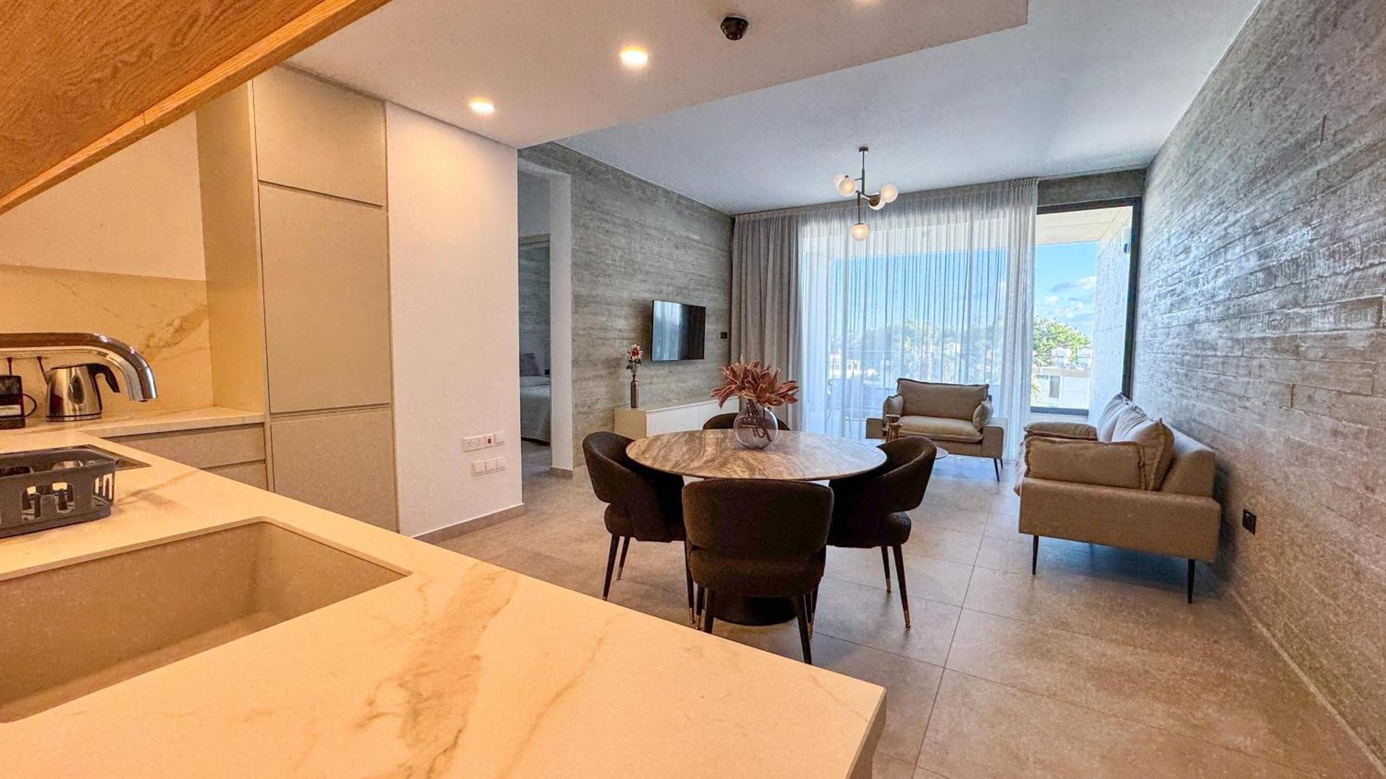 Apartment Malberry Park 304 - Modern 2 Bedroom With Pool, Gym, Jaccuzi Paphos